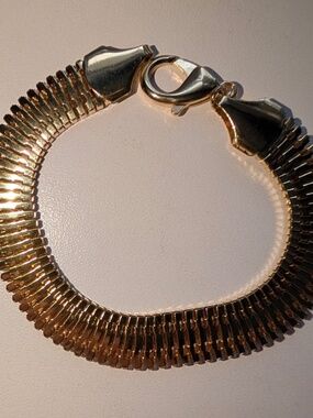 Gold Tone 7.5 inches bracelet, Lobster Clasp, Lightweight & Comfortable
